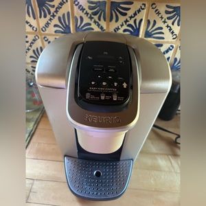 Keurig coffee machine lightly used excellent condition